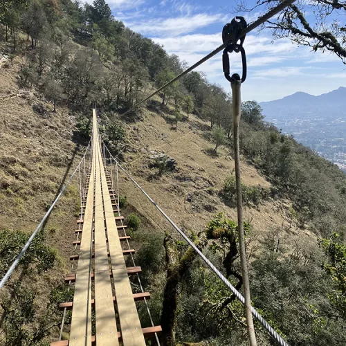 PUENTE COLGANTE Y TIROLESA CERRO CABEZÓN TLATLAUQUITEPEC